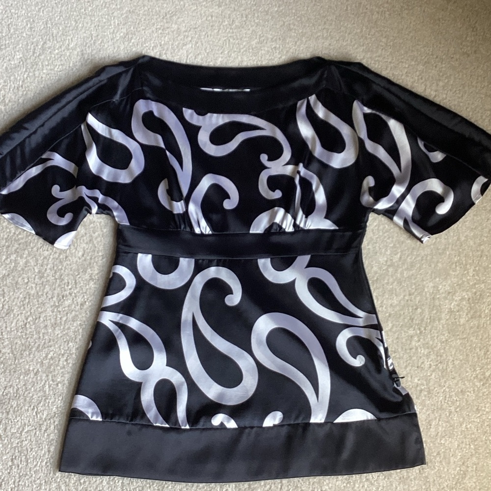 White House Black Market Swirl Pattern Blouse